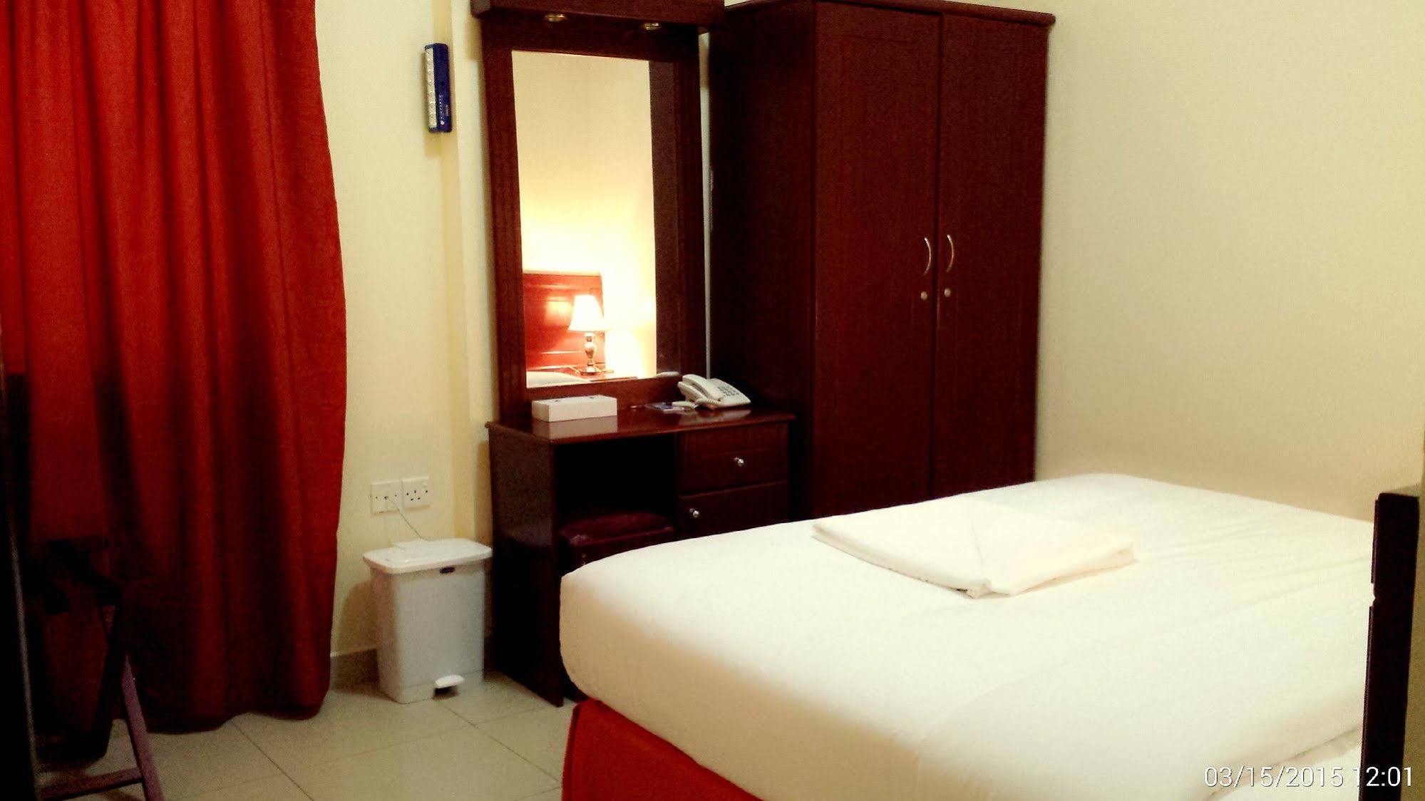 Al Reem Hotel Apartments ชาร์จาห์ ภายนอก รูปภาพ